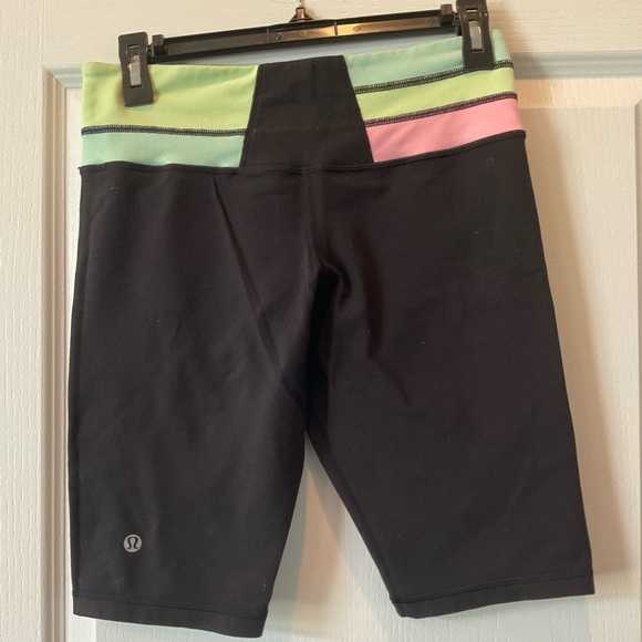 Lululemon reversible Groove Short Tall size 6 - Picture 2 of 6